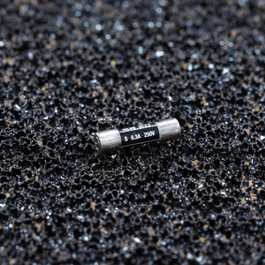 Предохранитель Synergistic Research Quantum Fuse SR20 Slow-Blow 6.3A (5x20mm)