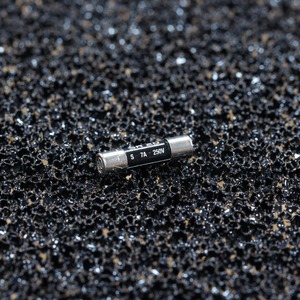 Предохранитель Synergistic Research Quantum Fuse SR20 Slow-Blow 7A (5x20mm)
