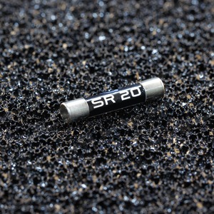 Предохранитель Synergistic Research Quantum Fuse SR20 Slow-Blow 2.5A (6.3x32mm)