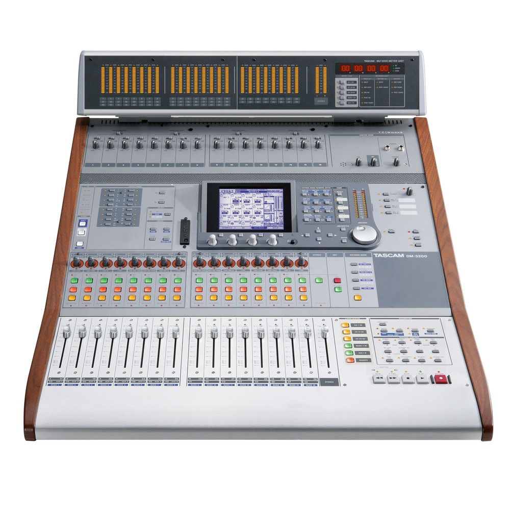 Цифровой микшер TASCAM DM-3200