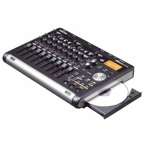 Студийный рекордер/проигрыватель TASCAM DP-03