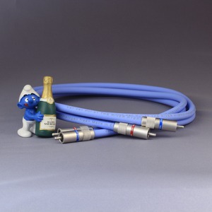 Кабель аудио 2xRCA - 2xRCA Van Den Hul The RIVER Hybrid (3T) RCA 1.2m