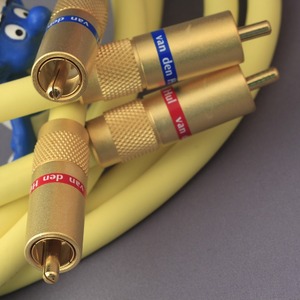 Кабель аудио 2xRCA - 2xRCA Van Den Hul The First Ultimate MKII 1.5m