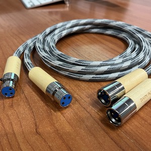 Кабель аудио 2xXLR - 2xXLR Divini Audio X-S12 7N OCC Cable XLR 1.5m