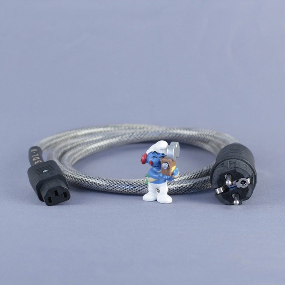 Кабель силовой Schuko - IEC C13 Isol-8 IsoLink 1 0.75m