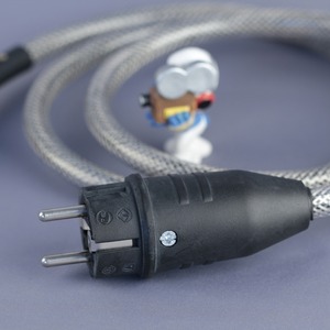 Кабель силовой Schuko - IEC C13 Isol-8 IsoLink 1 0.75m