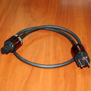 Кабель силовой Schuko - IEC C13 Nanotec Systems Golden Strada 301 SE (Oya-046e/046) 1.0m