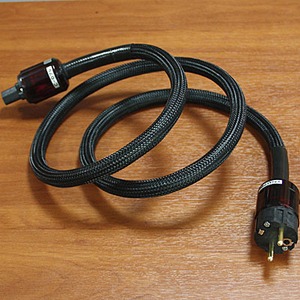 Кабель силовой Schuko - IEC C13 Oyaide EE / F-S 2.6 SE (Oya-079e/079) 1.5m