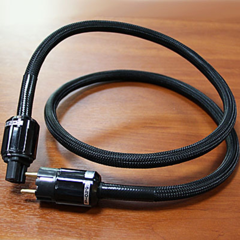 Кабель силовой Schuko - IEC C13 Oyaide EE / F-S 2.6 SE (Oya-029e/029) 1.5m