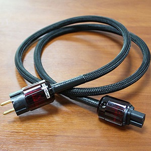 Кабель силовой Schuko - IEC C13 Oyaide EE / F-S 2.0 SE (Oya-079e/079) 1.5m