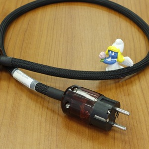 Кабель силовой Schuko - IEC C13 Nanotec Systems Golden Strada 302 SE (Oya-046e/046) 1.0m