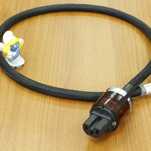Кабель силовой Schuko - IEC C13 Nanotec Systems Golden Strada 302 SE (Oya-046e/046) 1.0m