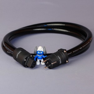 Кабель силовой Schuko - IEC C13 QED Reference Qonduit 1.5m
