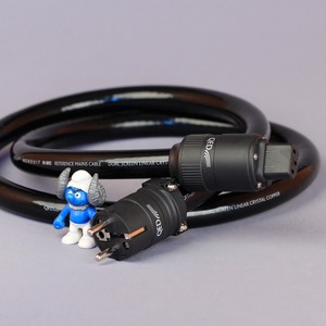 Кабель силовой Schuko - IEC C13 QED Reference Qonduit 1.5m