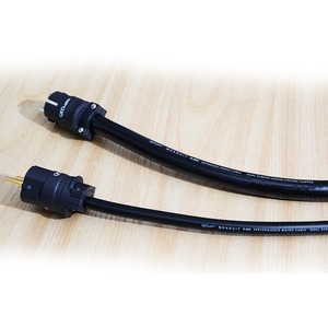 Кабель силовой Schuko - IEC C13 QED Reference Qonduit 3.0m
