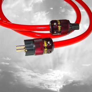 Кабель силовой Schuko - IEC C13 DH Labs Red Wave AC Cable SE 1.8m