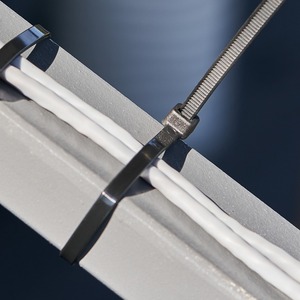 Стяжкa нейлоновая Rexant 07-1303-05 300x4,8 мм черная (упак. 500 шт.)
