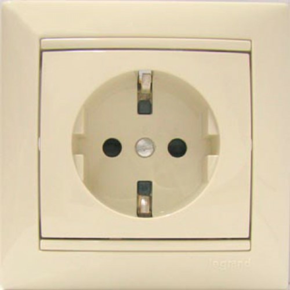Розетка силовая Legrand 774320 Valena