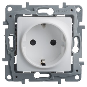 Розетка силовая Legrand 672225 Etika