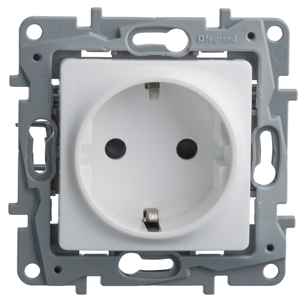 Розетка силовая Legrand 672231 Etika