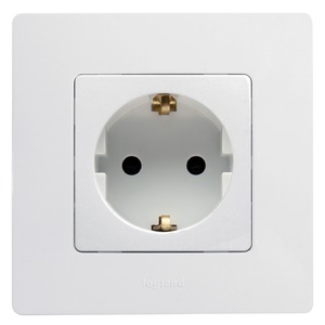 Розетка силовая Legrand 672231 Etika
