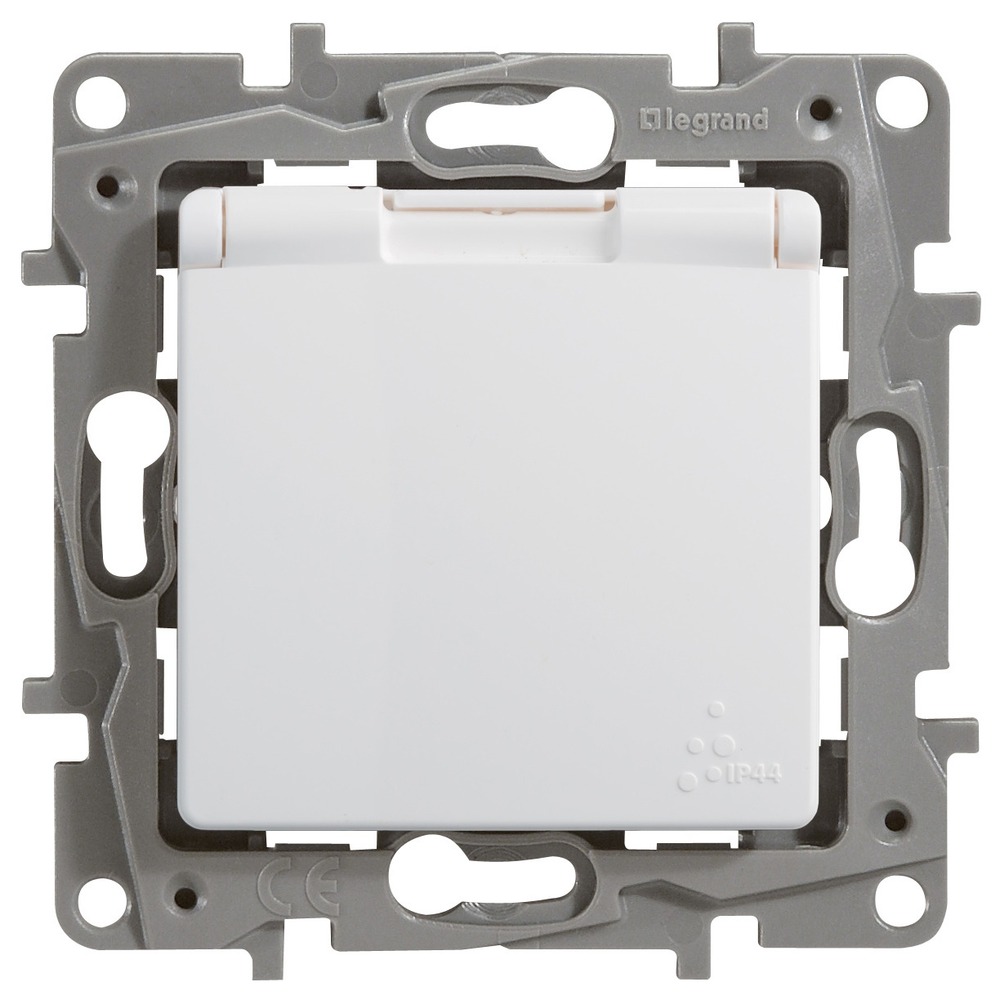 Розетка силовая Legrand 672232 Etika