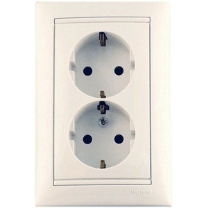 Розетка силовая Legrand 774202 Valena