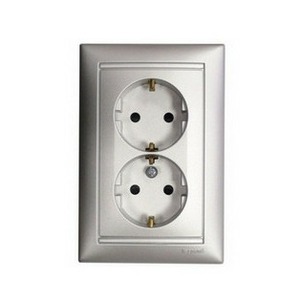 Розетка силовая Legrand 770183 Valena