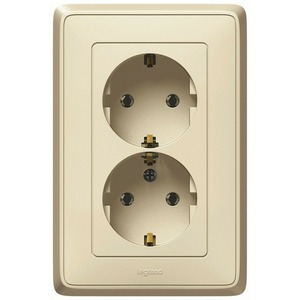 Розетка силовая Legrand 773727 Cariva