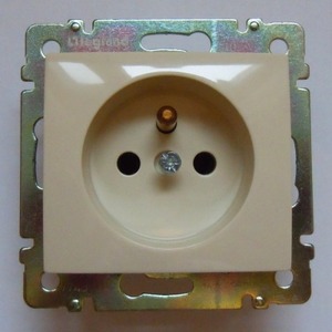 Розетка силовая Legrand 774399 Valena