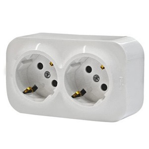 Розетка силовая Legrand 782213 Quteo