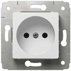 Розетка силовая Legrand 773616 Cariva