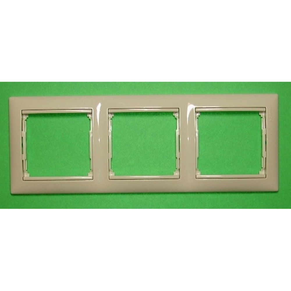 Рамка 3 поста Legrand 774353 Valena