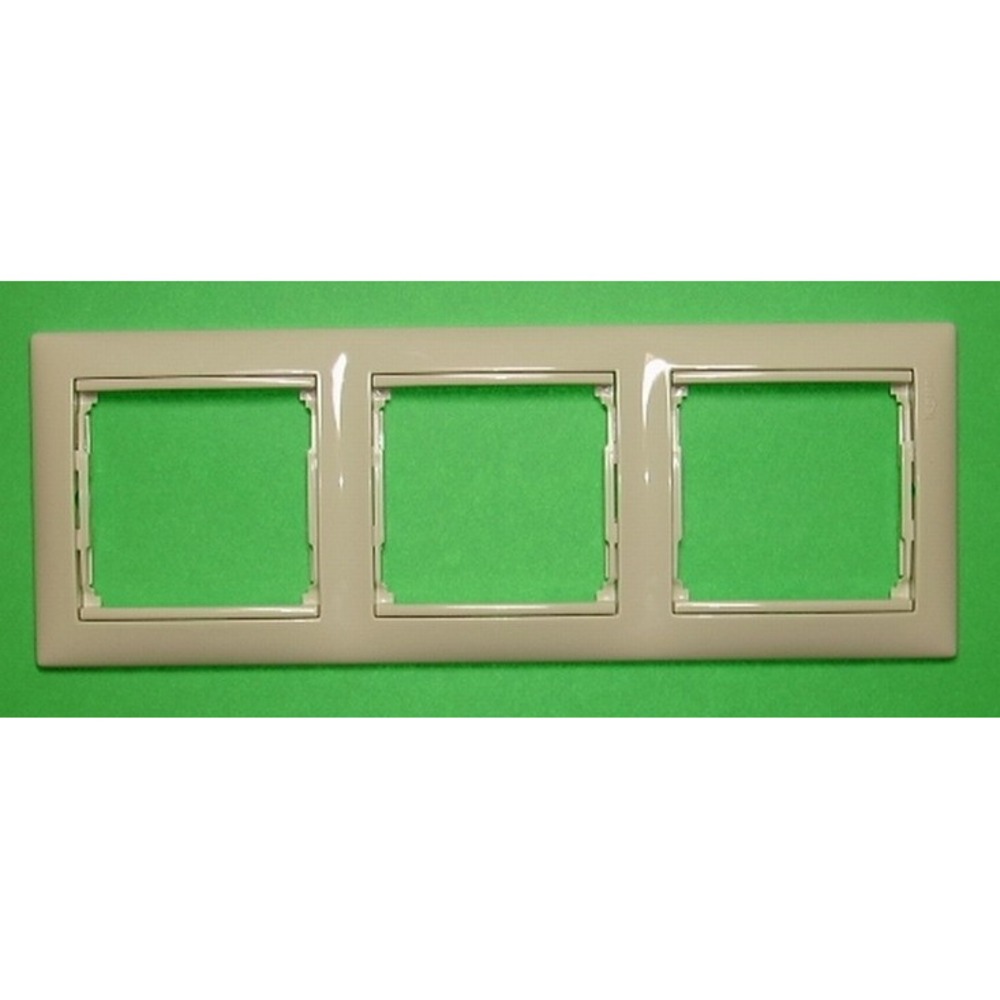 Рамка 3 поста Legrand 774353 Valena