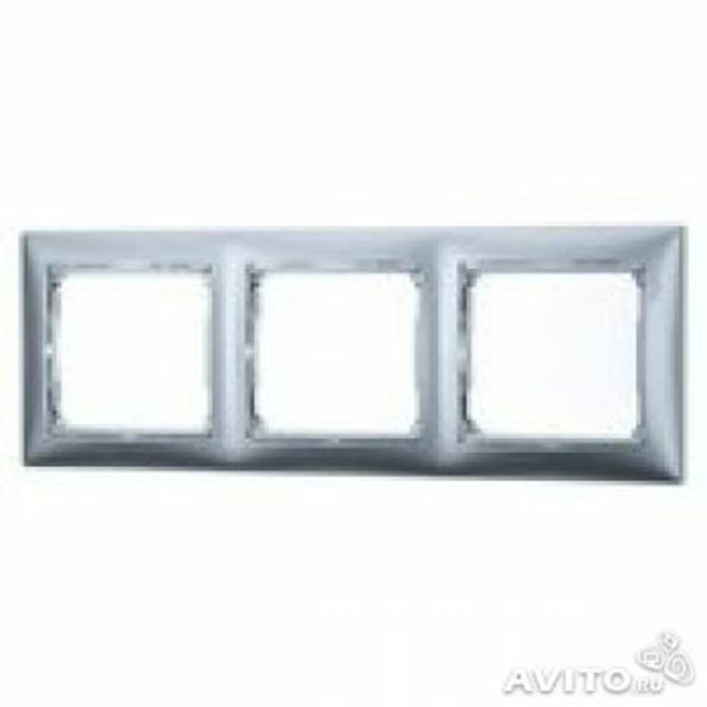 Рамка 3 поста Legrand 770153 Valena