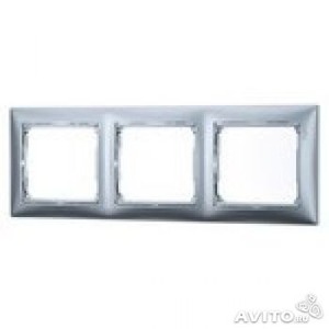 Рамка 3 поста Legrand 770153 Valena