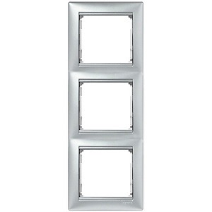 Рамка 3 поста Legrand 770157 Valena