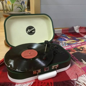 Проигрыватель винила Alive Audio VINTAGE Cades Gin c Bluetooth