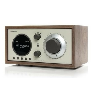 Радиоприемник с часами Tivoli Audio Model One+ Classic Walnut