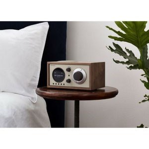 Радиоприемник с часами Tivoli Audio Model One+ Classic Walnut