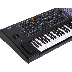 Аналоговый синтезатор Arturia PolyBrute Noir