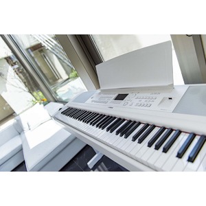Пианино цифровое Yamaha DGX-670WH