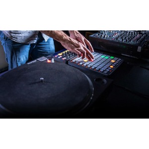 Миди контроллер Novation LAUNCHPAD S