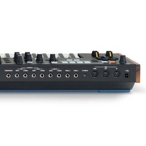 Аналоговый синтезатор Novation Summit black