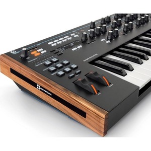 Аналоговый синтезатор Novation Summit black