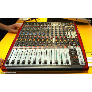 Аналоговый микшер Behringer XENYX UFX1604