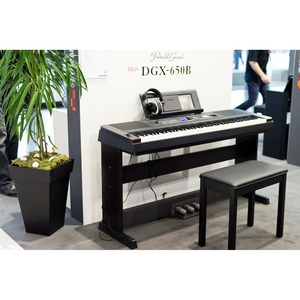 Цифровой синтезатор Yamaha DGX-650B