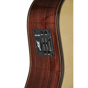 Электроакустическая гитара Maton EM100C-12