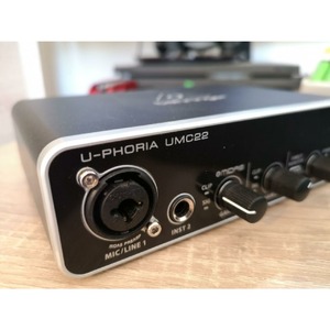 Внешняя звуковая карта с USB Behringer UMC22