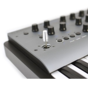 Аналоговый синтезатор Modal Carbon8